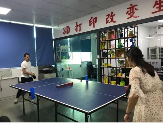 老板和员工一起运动锻炼 老板和员工一起运动锻炼