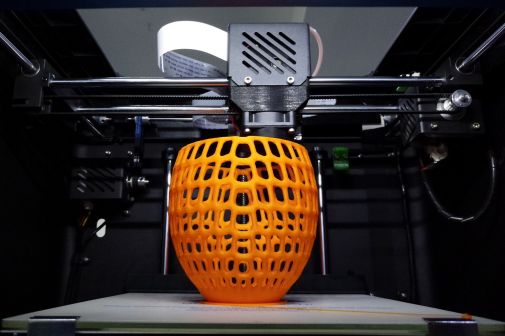 桌面级3d打印机在打印模型 桌面级3d打印机在打印模型