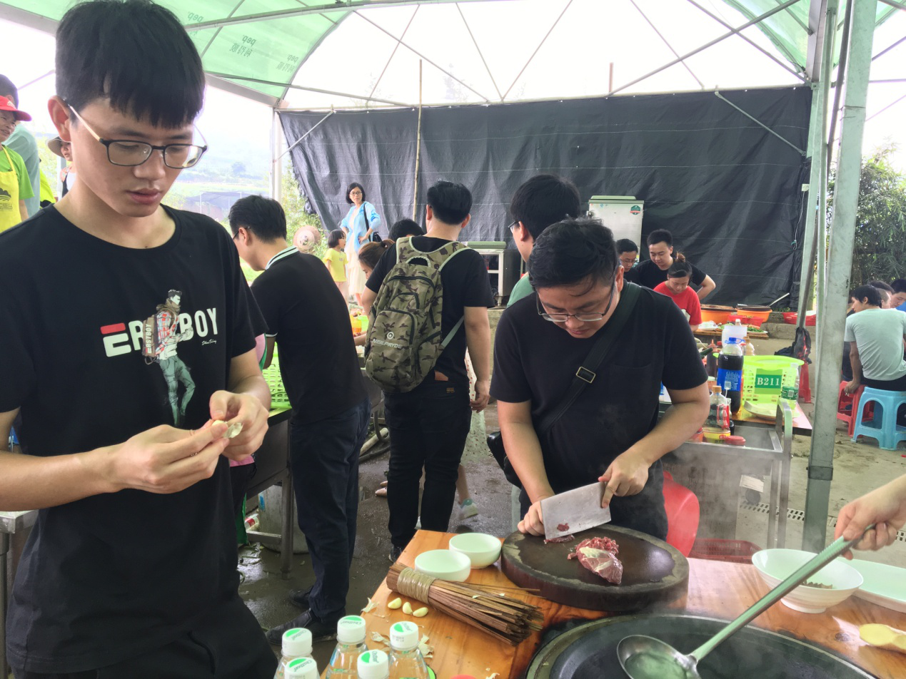 森工员开始野炊 森工员开始野炊